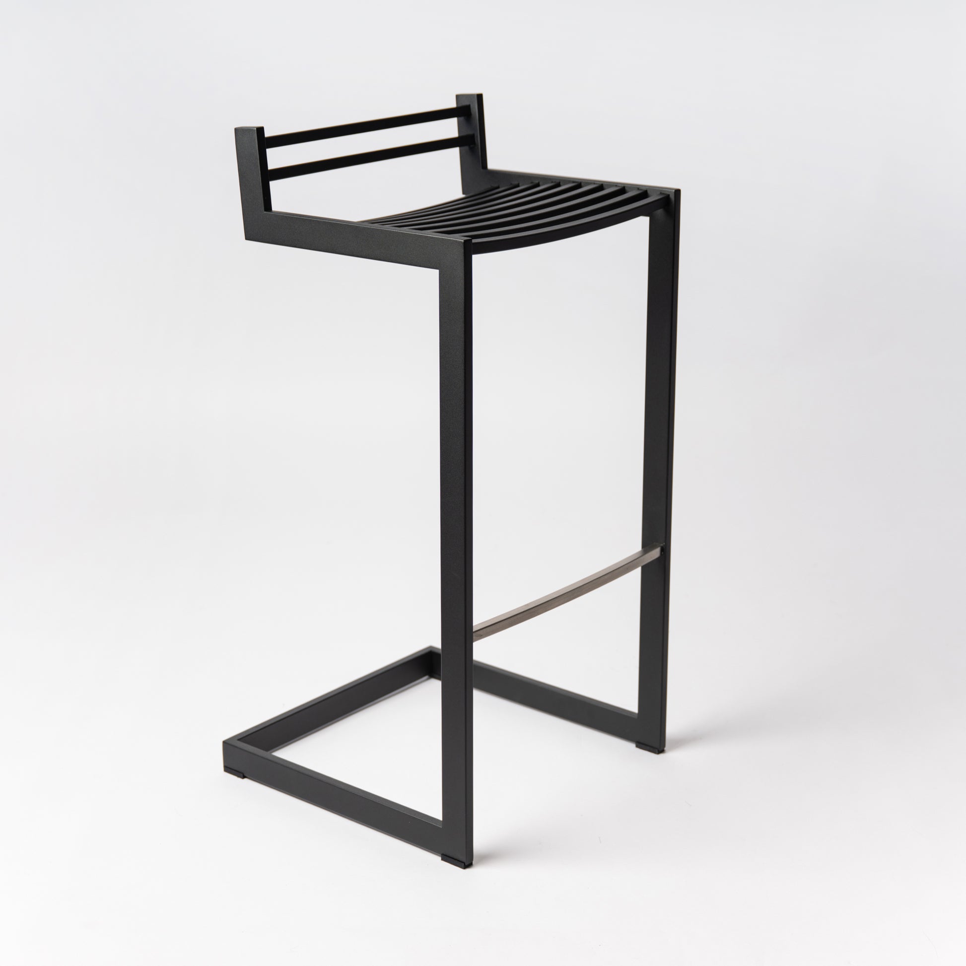 Forma b Metalinea Black bar stool with minimalist design shown from front view, featuring sleek black powder-coated steel frame and ergonomic seat