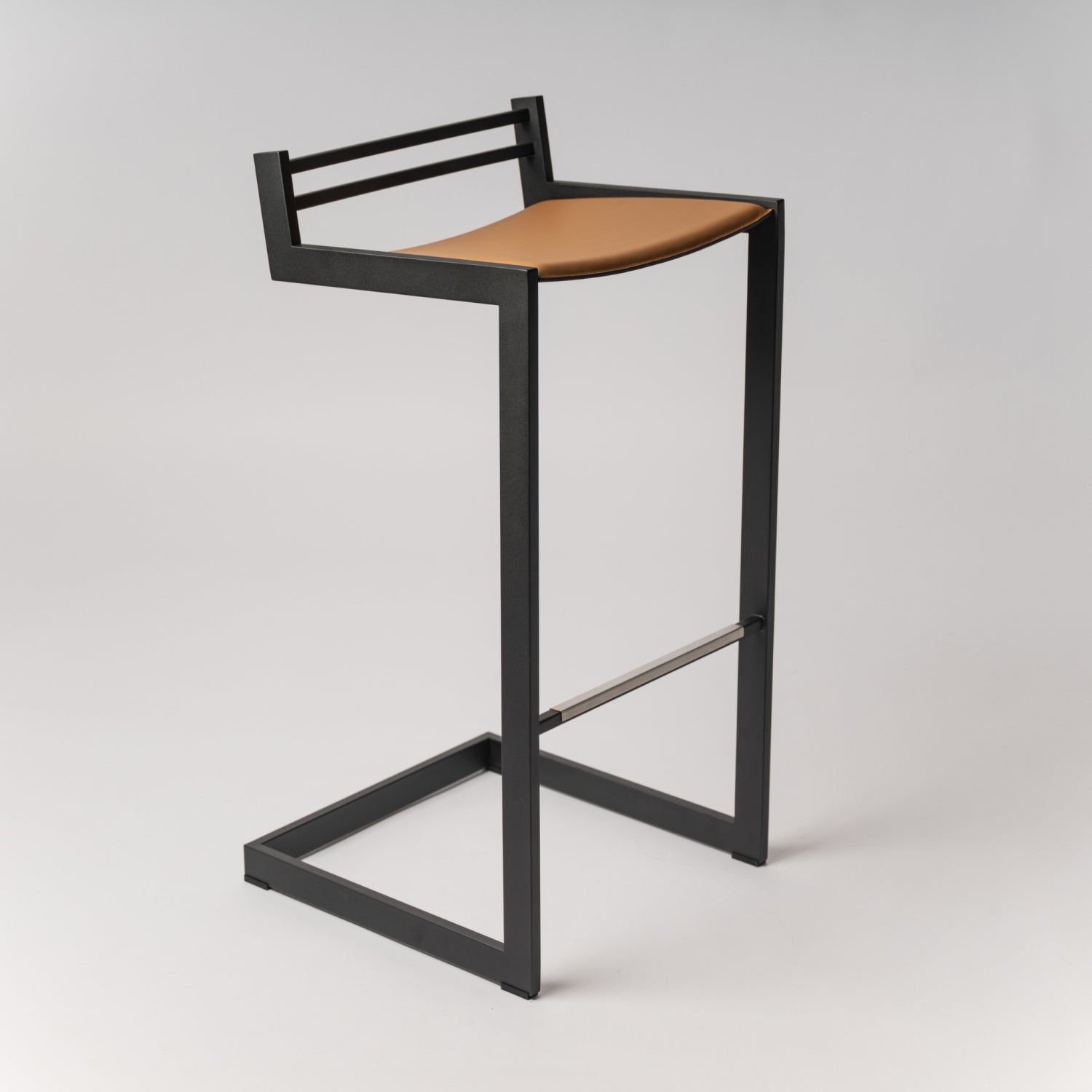 Award-winning Forma b bar tool with Black stainless steel frame and Camel Nappa leather seat - side view on neutral background