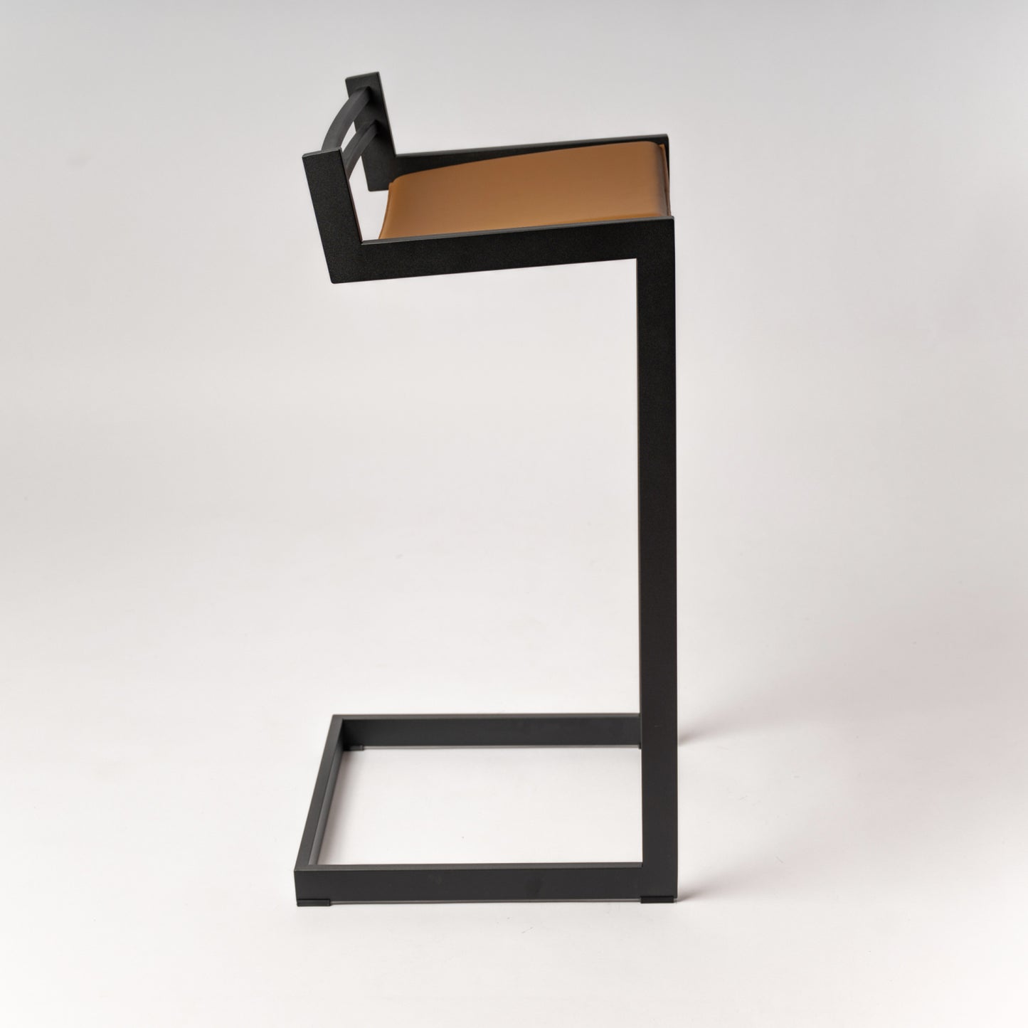Forma b bar/counter stool with Black stainless steel frame and Camel Nappa leather - lifestyle image in modern interior setting